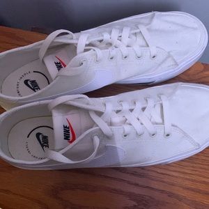 Nike legacy canvas shoes